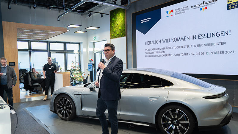 Begrüßung durch Axel Krüger, Manager K&L bei der Deutschen Automobil Treuhand GmbH (DAT)